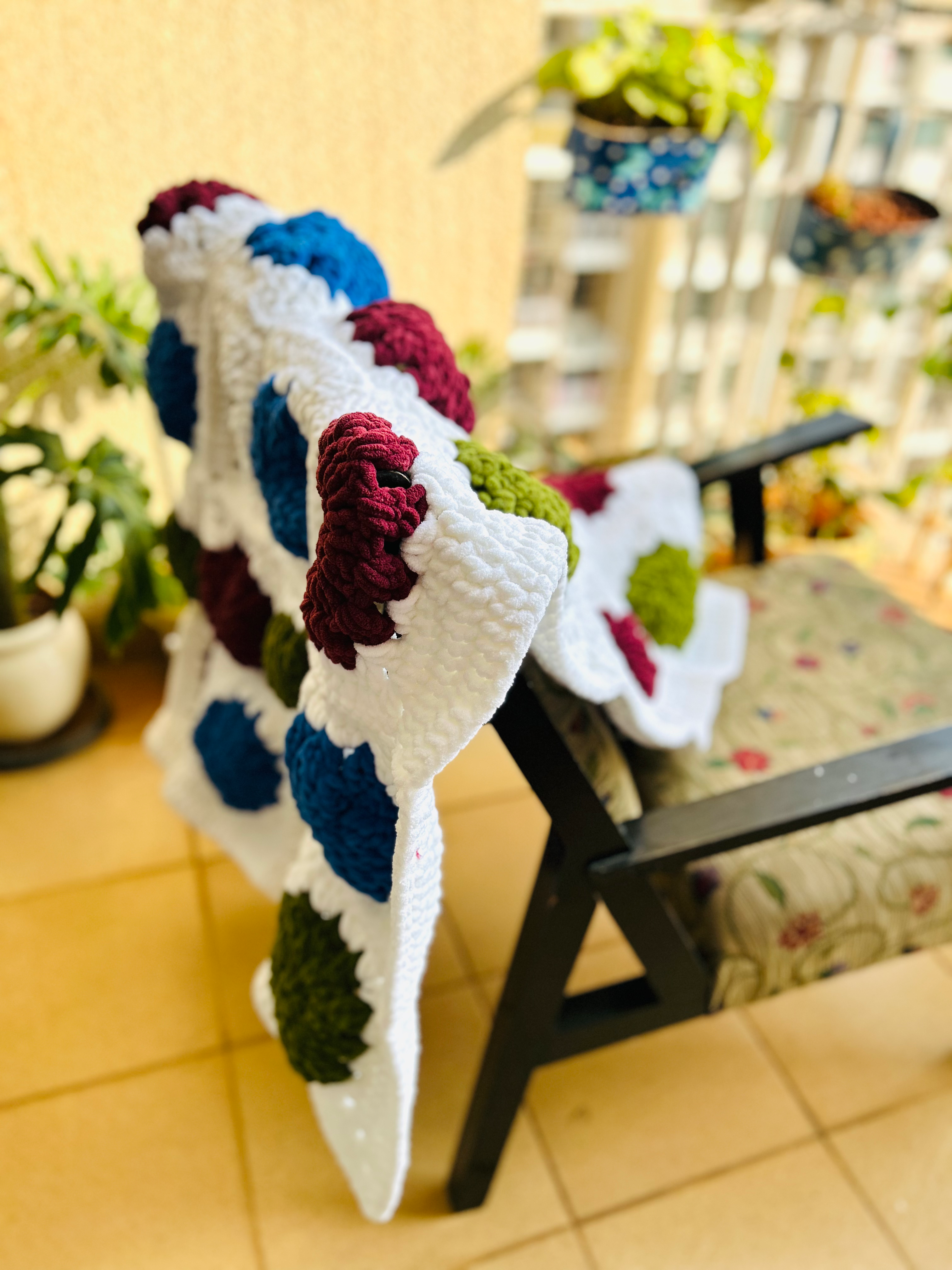 Classic Granny Square Throw image 0